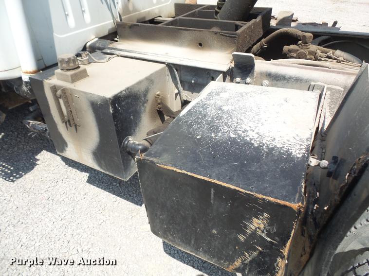 image for item DC5469 1999 International 4900 dump truck