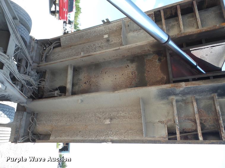 image for item DC5469 1999 International 4900 dump truck