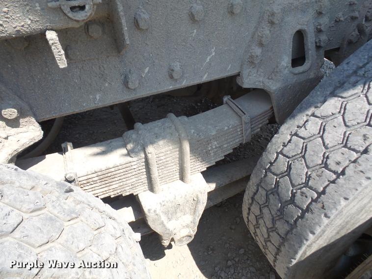 image for item DC5469 1999 International 4900 dump truck