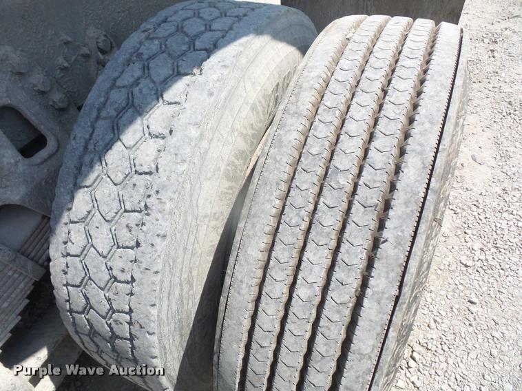 image for item DC5469 1999 International 4900 dump truck