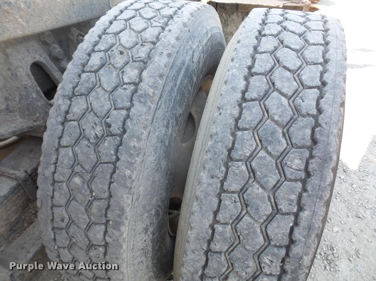 image for item DC5469 1999 International 4900 dump truck