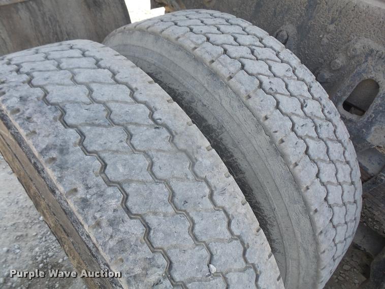 image for item DC5469 1999 International 4900 dump truck