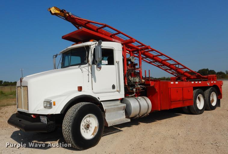 image for item DC5991 1990 Kenworth T450 winch truck