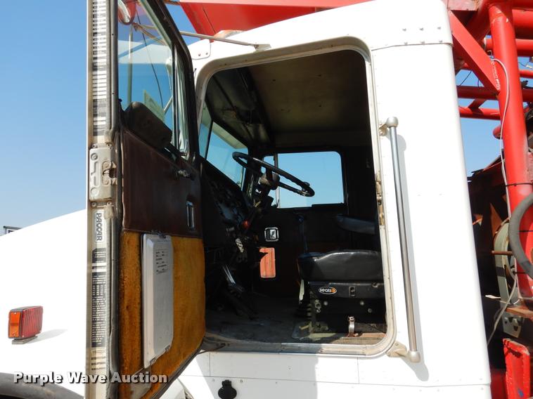 image for item DC5991 1990 Kenworth T450 winch truck