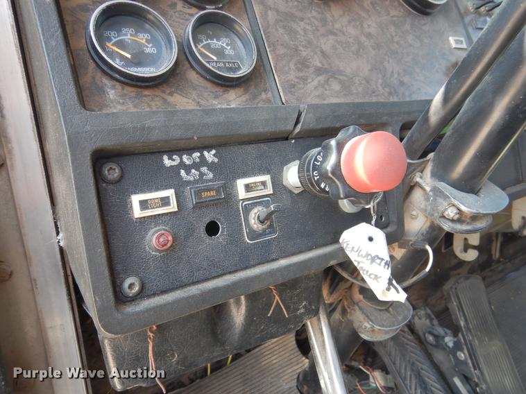 image for item DC5991 1990 Kenworth T450 winch truck