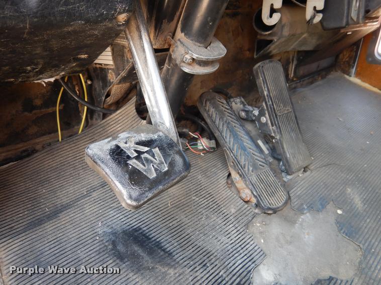 image for item DC5991 1990 Kenworth T450 winch truck