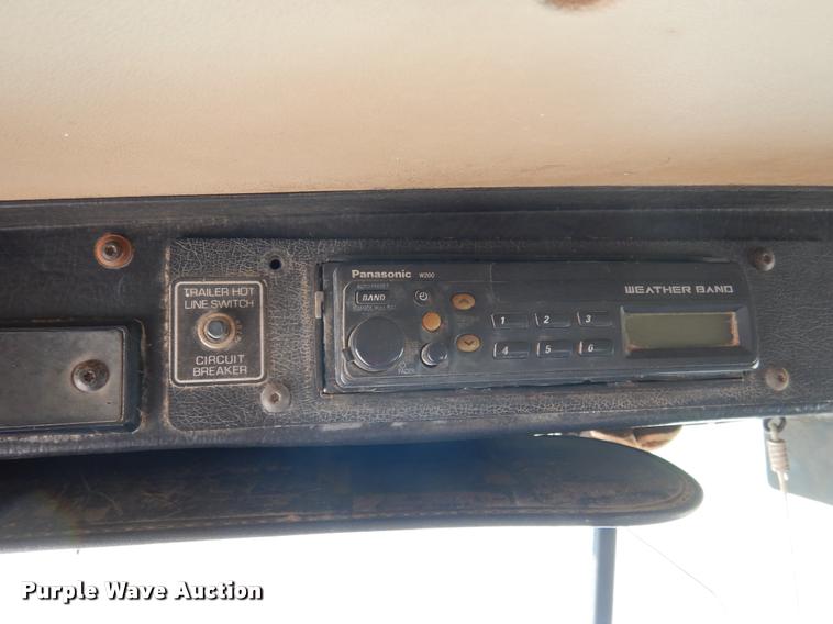 image for item DC5991 1990 Kenworth T450 winch truck