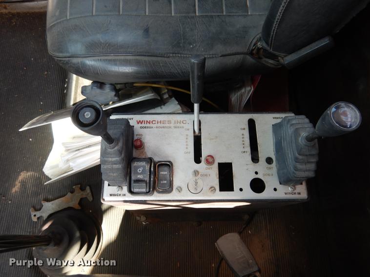 image for item DC5991 1990 Kenworth T450 winch truck