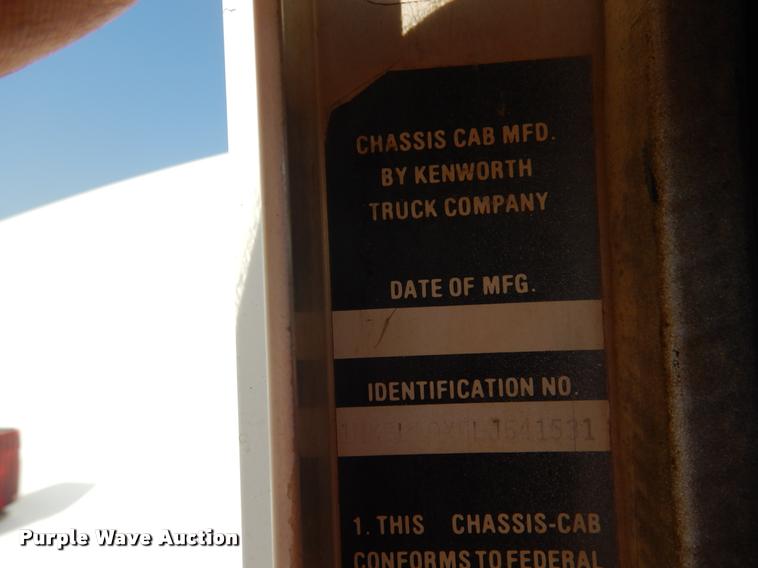 image for item DC5991 1990 Kenworth T450 winch truck