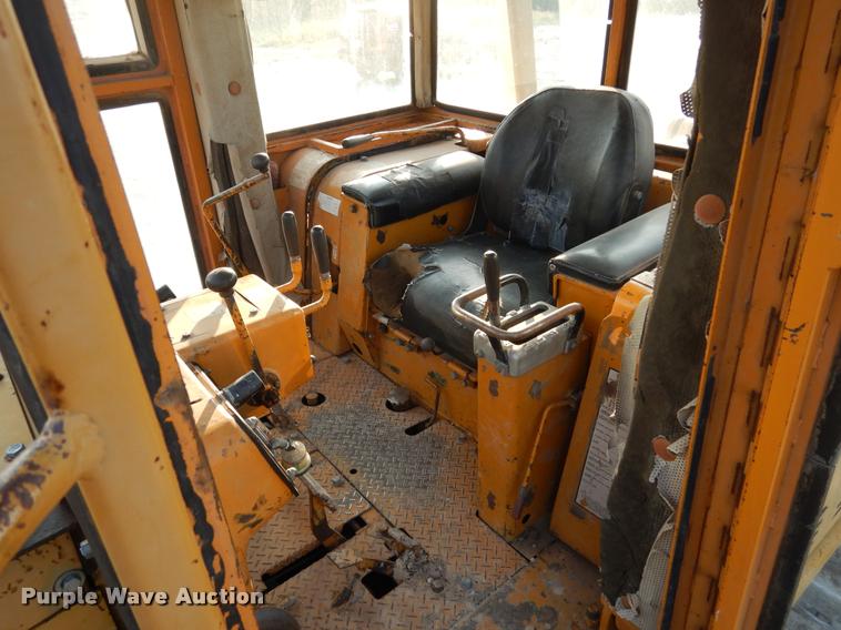 image for item DC5992 Komatsu D65E-6 dozer