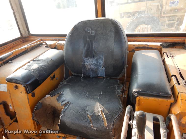 image for item DC5992 Komatsu D65E-6 dozer