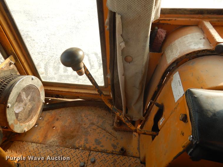 image for item DC5992 Komatsu D65E-6 dozer