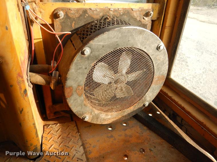 image for item DC5992 Komatsu D65E-6 dozer