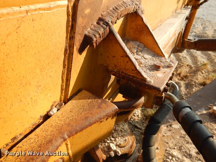 image for item DC5992 Komatsu D65E-6 dozer
