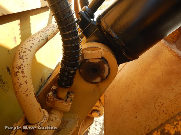 image for item DC5992 Komatsu D65E-6 dozer