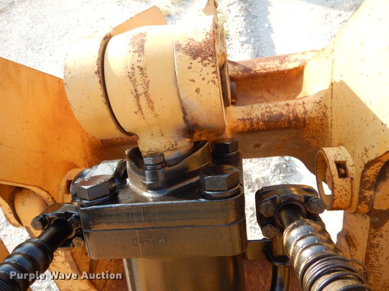 image for item DC5992 Komatsu D65E-6 dozer