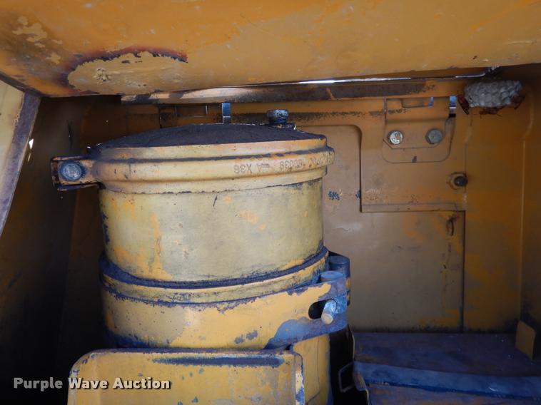 image for item DC5992 Komatsu D65E-6 dozer