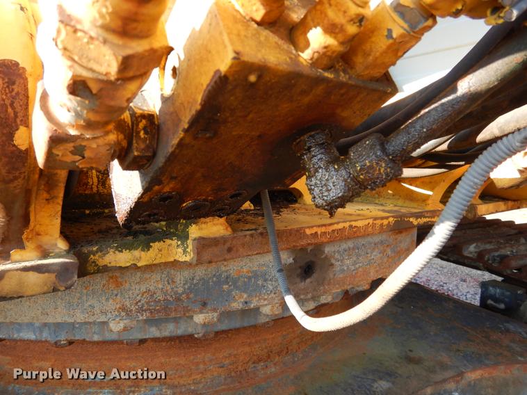 image for item DC5993 2002 Kobelco SK330LC-6E excavator