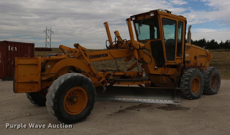 image for item DD0123 1992 Champion 720A motor grader