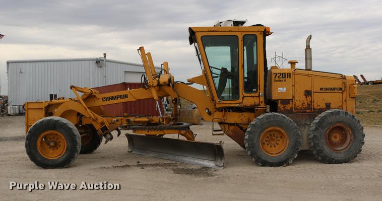 image for item DD0123 1992 Champion 720A motor grader