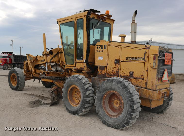 image for item DD0123 1992 Champion 720A motor grader