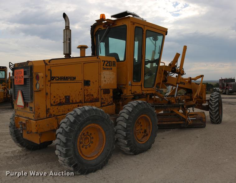 image for item DD0123 1992 Champion 720A motor grader