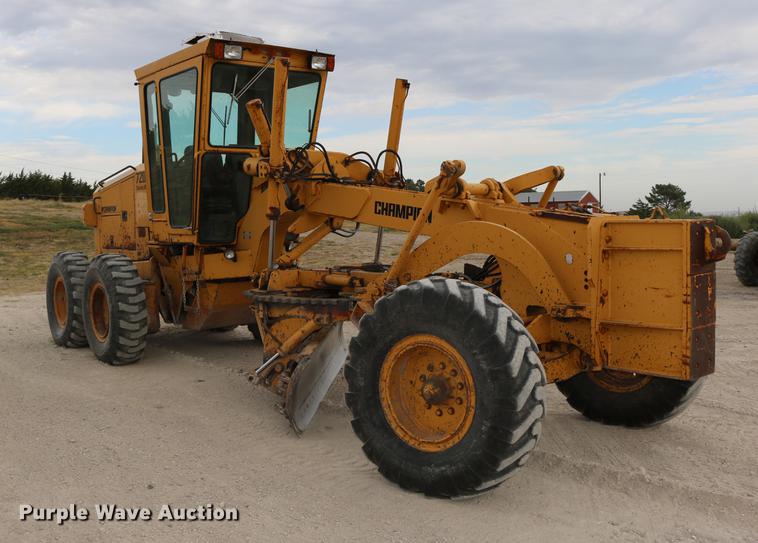image for item DD0123 1992 Champion 720A motor grader