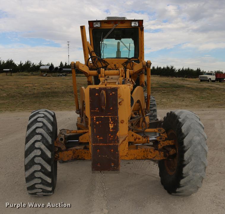 image for item DD0123 1992 Champion 720A motor grader