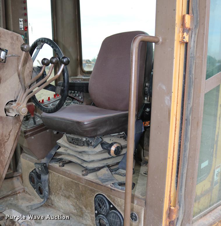 image for item DD0123 1992 Champion 720A motor grader