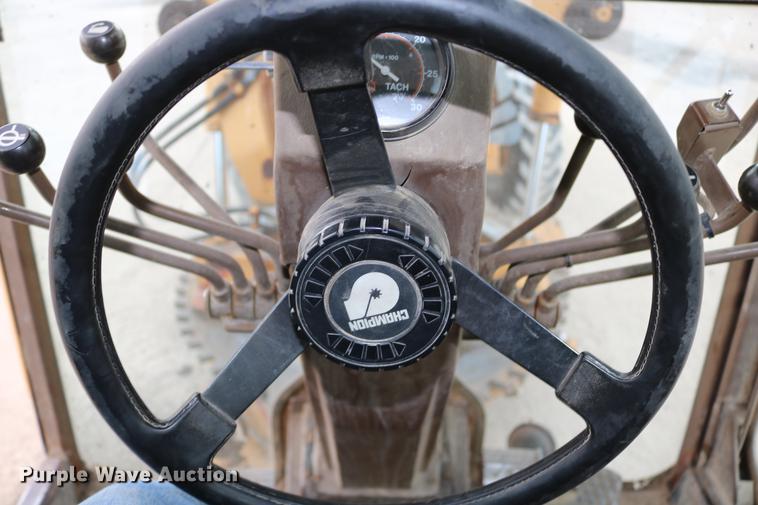 image for item DD0123 1992 Champion 720A motor grader