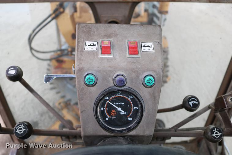 image for item DD0123 1992 Champion 720A motor grader