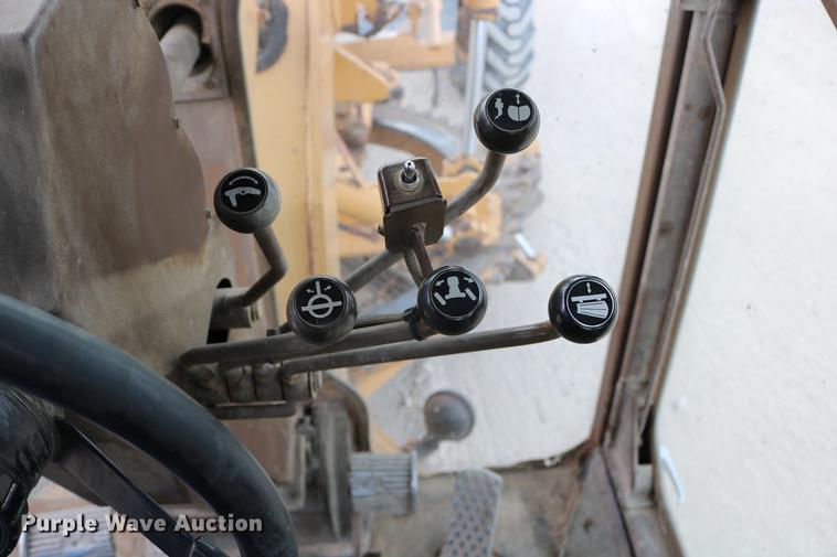 image for item DD0123 1992 Champion 720A motor grader