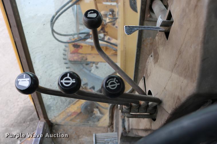 image for item DD0123 1992 Champion 720A motor grader