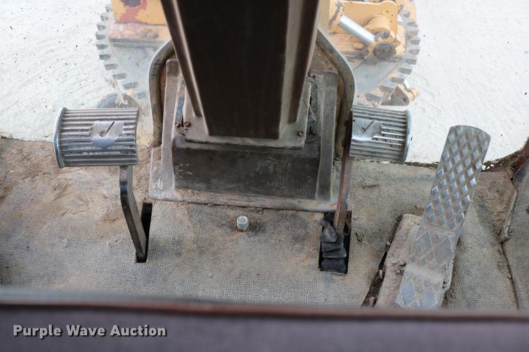 image for item DD0123 1992 Champion 720A motor grader