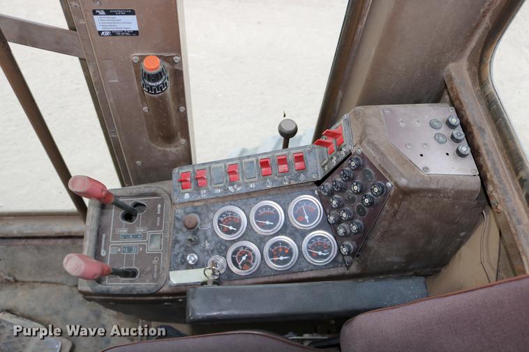 image for item DD0123 1992 Champion 720A motor grader