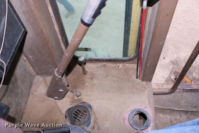 image for item DD0123 1992 Champion 720A motor grader