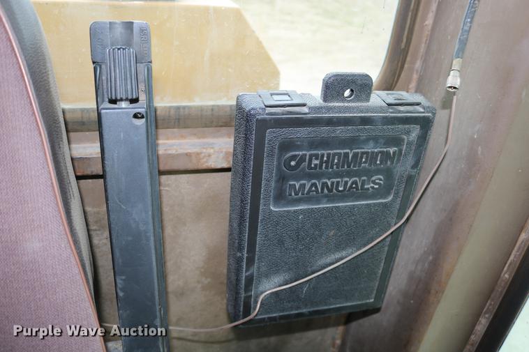 image for item DD0123 1992 Champion 720A motor grader