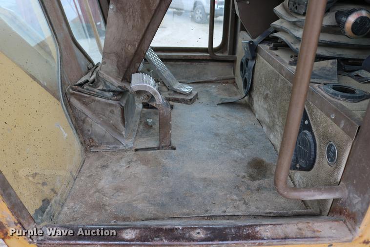 image for item DD0123 1992 Champion 720A motor grader