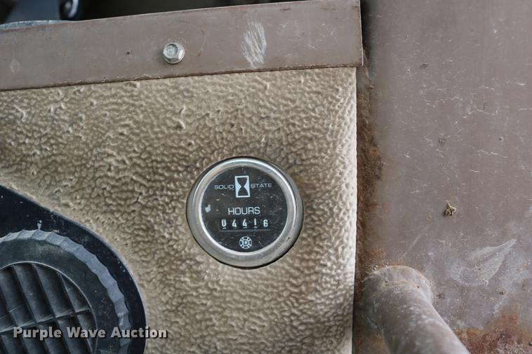 image for item DD0123 1992 Champion 720A motor grader