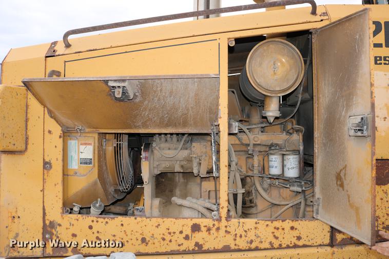 image for item DD0123 1992 Champion 720A motor grader
