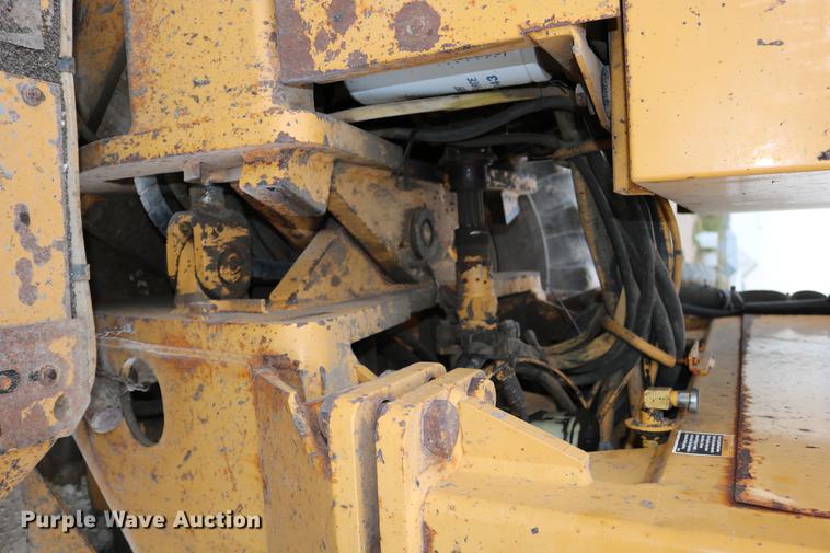 image for item DD0123 1992 Champion 720A motor grader