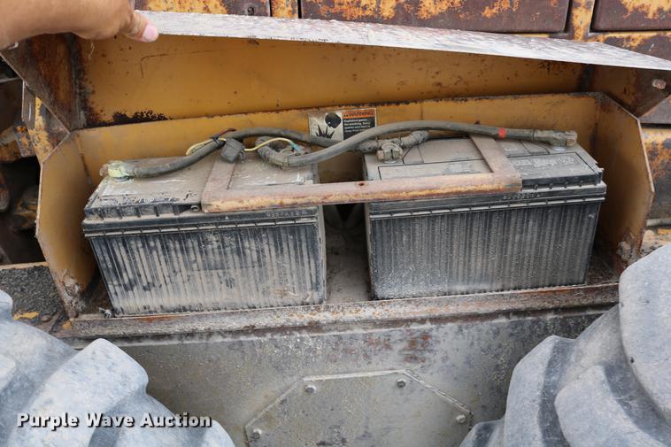 image for item DD0123 1992 Champion 720A motor grader