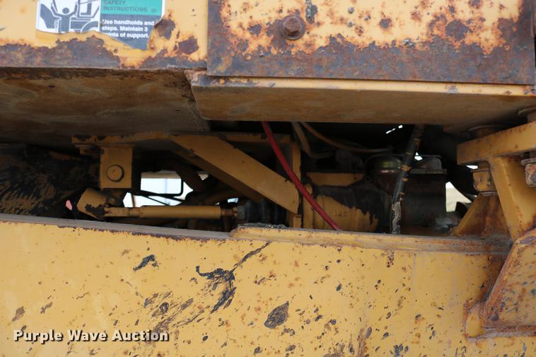 image for item DD0123 1992 Champion 720A motor grader