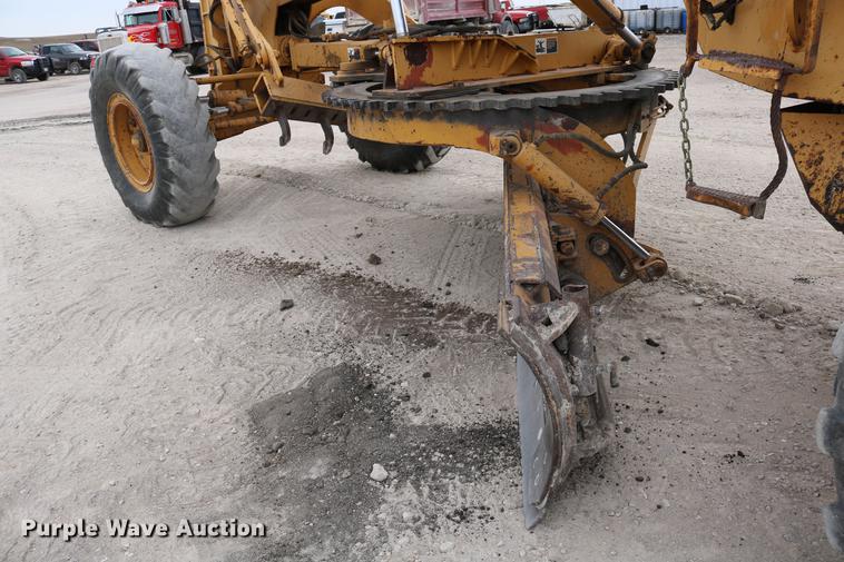 image for item DD0123 1992 Champion 720A motor grader