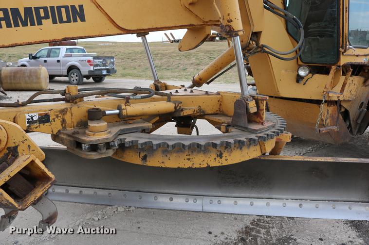 image for item DD0123 1992 Champion 720A motor grader