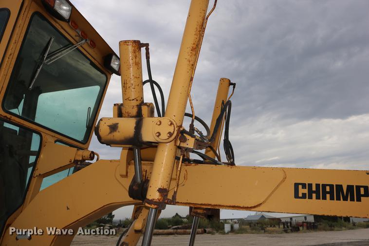 image for item DD0123 1992 Champion 720A motor grader