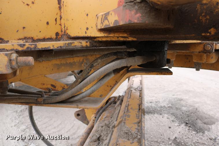 image for item DD0123 1992 Champion 720A motor grader