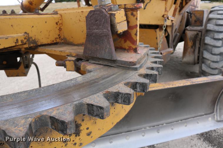 image for item DD0123 1992 Champion 720A motor grader