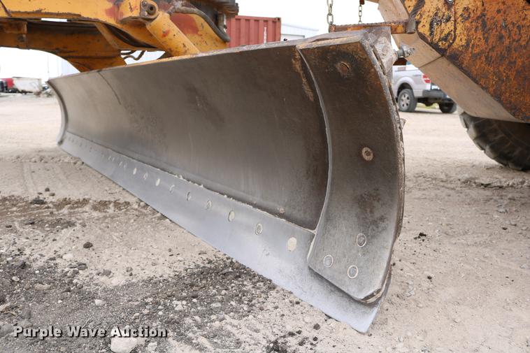 image for item DD0123 1992 Champion 720A motor grader