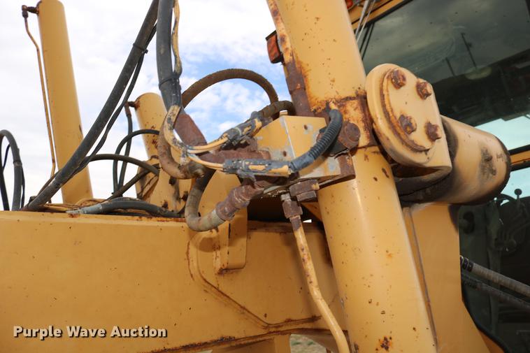 image for item DD0123 1992 Champion 720A motor grader